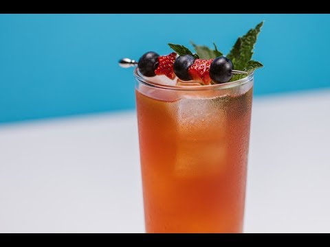 bourbon-strawberry-iced-tea-cocktail-recipe---liquor.com