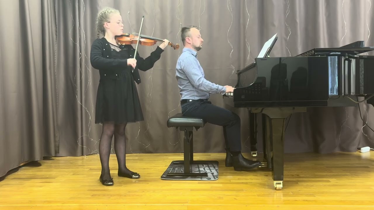 A  Vivaldi koncert G dur op  3 nr 3 ANNA ŁYKO 10 y o  PL