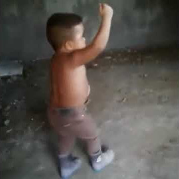 Video Anak kecil joget lucu ngakak 😀😀, Dapet dari story WA temen