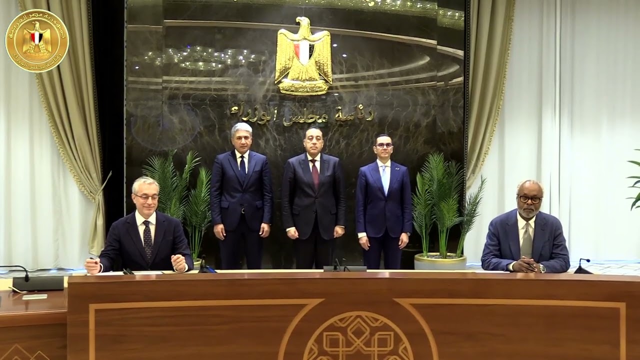 رئيس الوزراء يشهد توقيع اتفاقية مشروع 