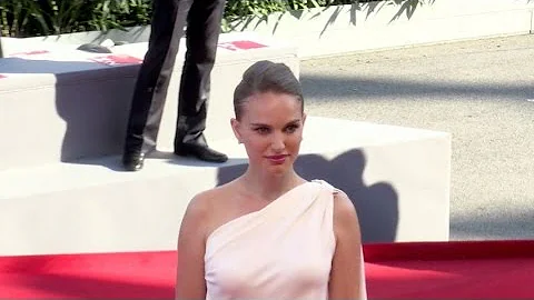 Natalie Portman walking the Planetarium red carpet at the 2016 Venice Film Festival - DayDayNews