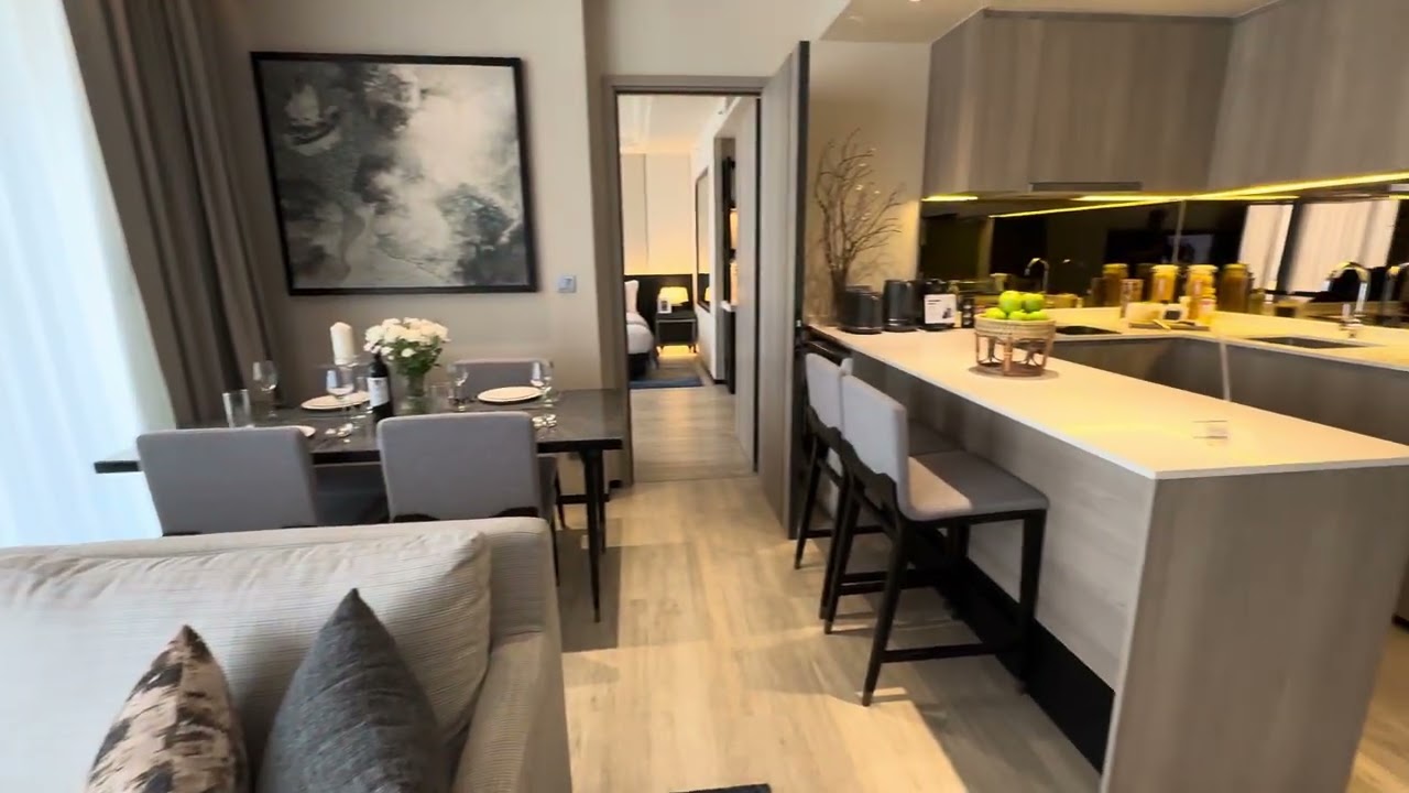Elegantes Wohn- und Essambiente eines Ascott Serviced Apartments in Bangkok