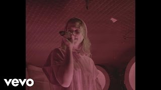 Off Bloom - Love To Hate It (Live in London) Resimi