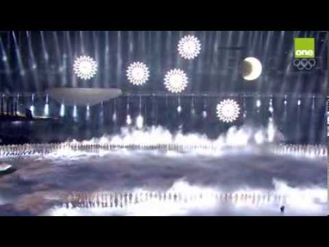 Video: Building SOCHI 2014: Big Olympic Rings From The "AluWALL System"