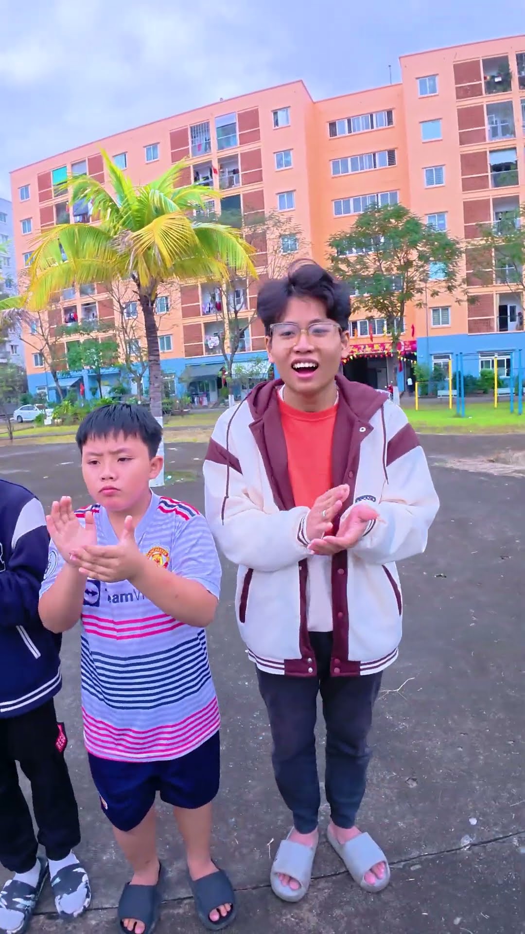 ACC - Cách Để Tự Vệ || How to Defend Yourself. #funny #fyp #comedy