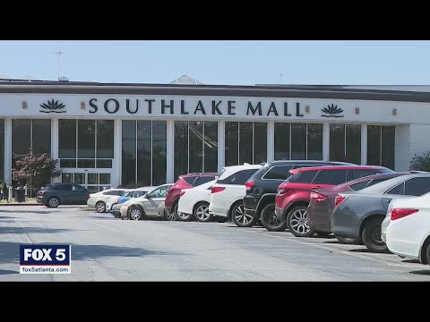 Man fights back after being robbed in mall food court