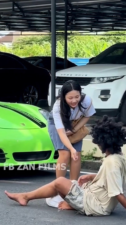 CEWEK SMA Baik Hati Ketika Melihat Gembel Sultan Tiduran Di Jalan #fyp #foryourpage #viralvideo
