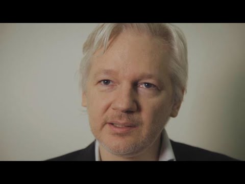 วีดีโอ: ทำไมพวกเขาต้องการใส่ Assange