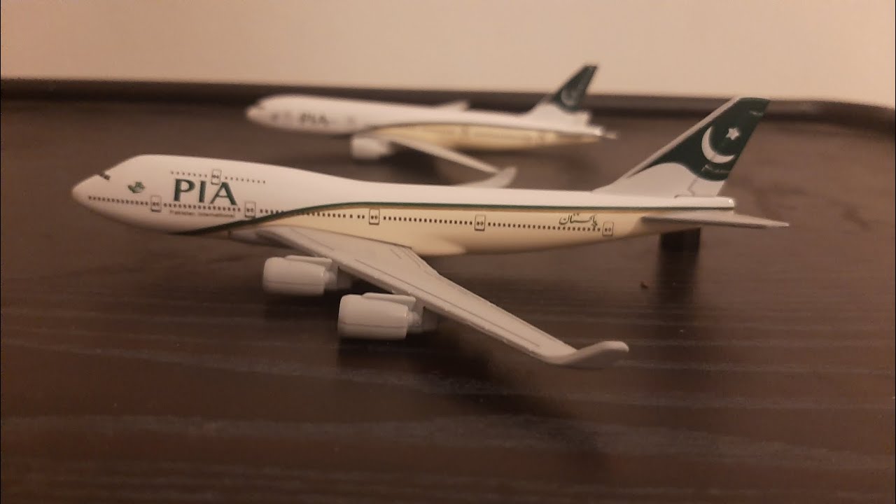 PIA 747-300 | MODEL REVIEW! - YouTube