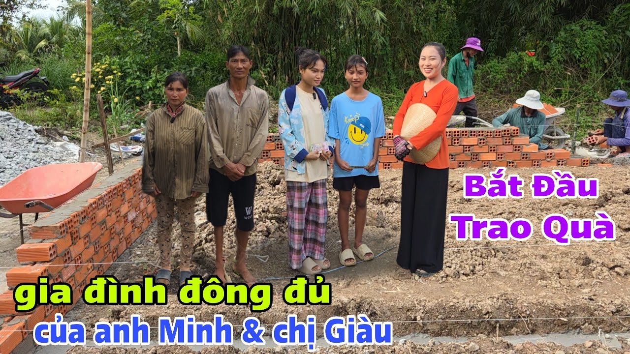 TRAO QUÀ CỦA CÔ ÁI CHÂU TRẦN THÊM NIỀM VUI TRONG NGÀY KHỞI CÔNG I Trang Miền Tây 