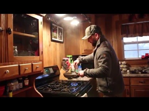 Tyler Farr - Old Milwaukee "Breakfast"