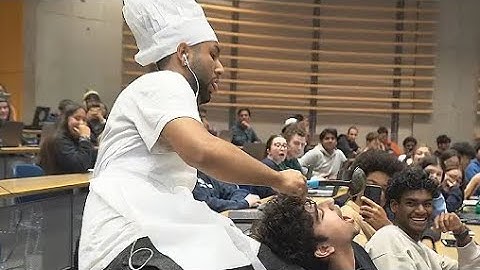 Cooking curry during collage lecture