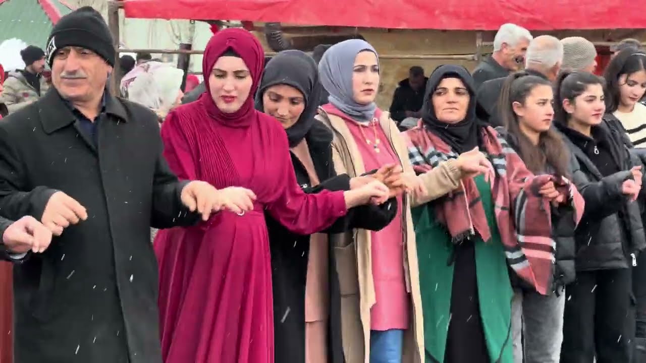 İzlediğiniz bir düğün töreni değil bu bir sünnet töreni ortalık mahşer alanı