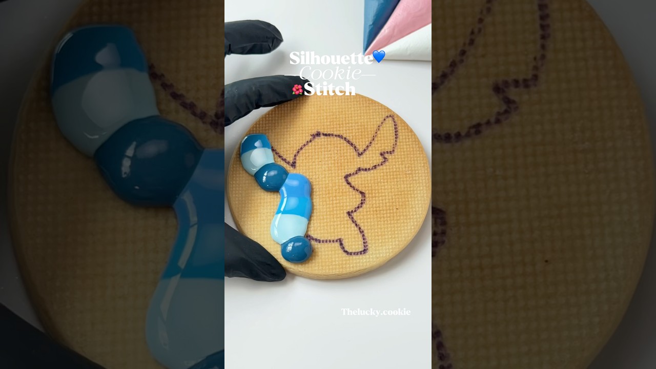 Stitch Cookie 💙 Royal icing Recipe link in bio 
