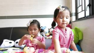 Aliza & Naomi 2016042402