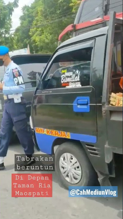 Tabrakan beruntun didepan Taman Ria Maospati           #busmira #tabrakanberuntun #maospati