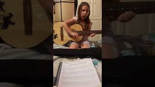 Menina De 6 Anos Tocando Viola Caipira