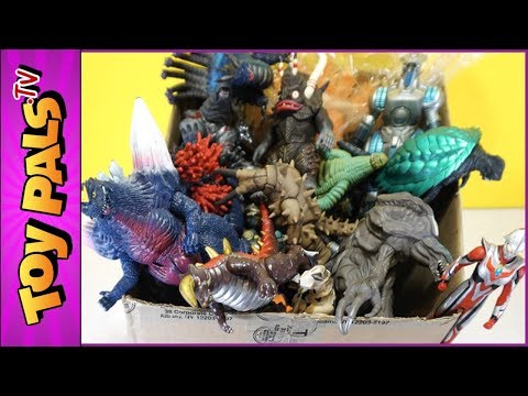 100+ KAIJU FIGURES: ULTRAMAN & GODZILLA Toy Collection - What's in the Garage Sale Box?