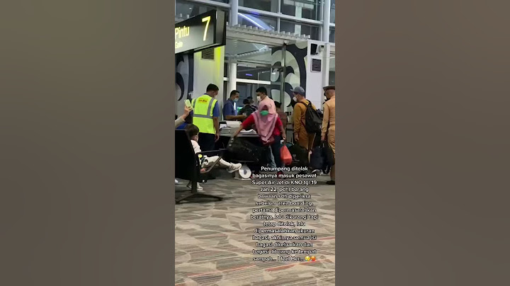 Kelebihan Bagasi, Ibu Ini Sampai Buang Kopernya!