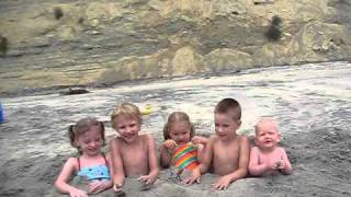 5 Kids in sand at Torrey Pines Beach.AVI