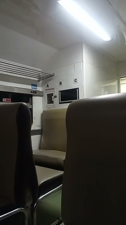 POV sendirian di kereta tengah malam