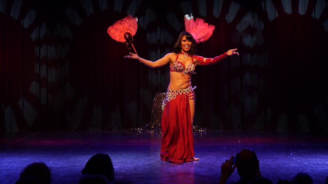 Munique Neith Espectáculo Maktub - Sala Luz de Gas Mejance