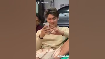 Senyum manis Rizki billar