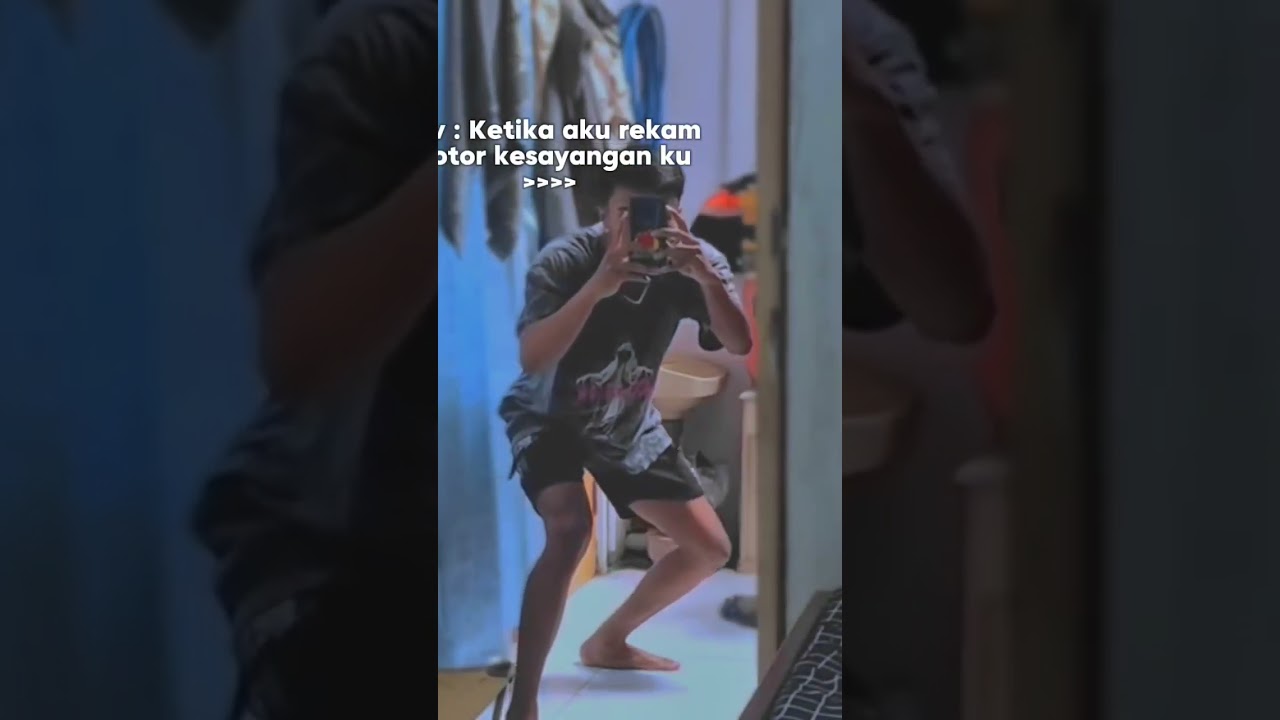 merekam motor kesayangan 