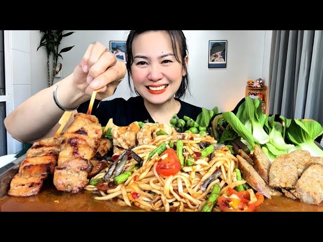 Thai food ASMRตำปูปลาร้าพริกแห้งเผ็ดจัดกินกับหมูย่างหอมนุ่มแคบหมูและไส้อั่วPapaya salad MUKBANG SHOW
