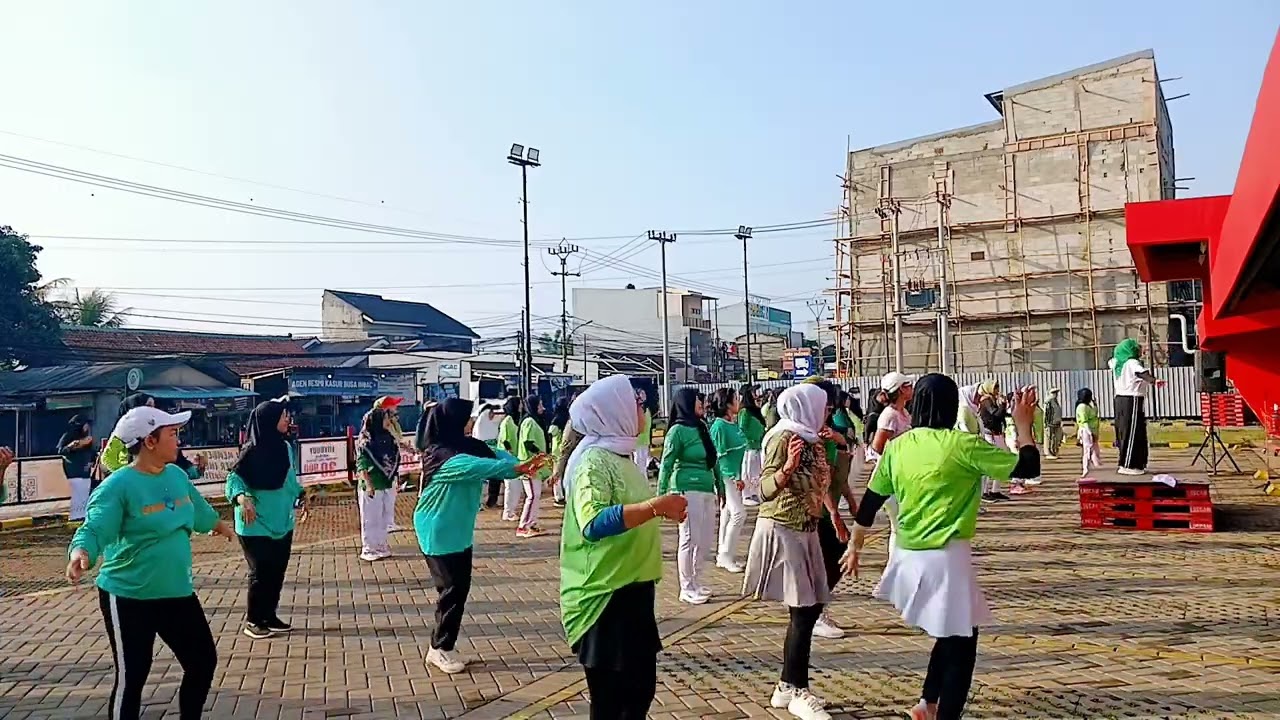 Senam kreasi benang biru