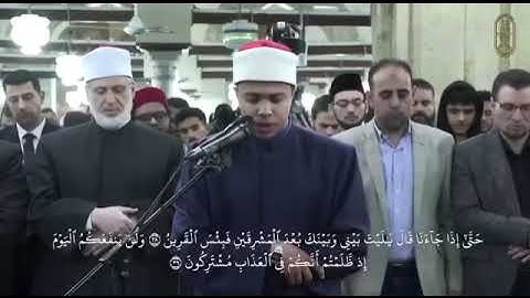 في محراب الجامع الأزهر يؤم المصلين الطالب أحمد سامي الجوهري  برواية السوسي عن أبي عمرو البصري