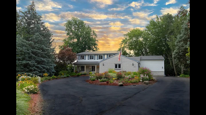 4 Bedroom Colonial/Cape Cod For Sale 2561 W Buno R...