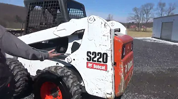 Kolik zvedne Bobcat s220?