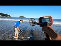 Garimpando Joias e objetos de valor na Praia com detector de metais / Metal Detecting