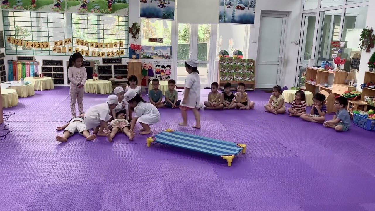 Kỹ năng xử lý khi có người bị điện giật của các bé MGL A3- MN Mai Đình B