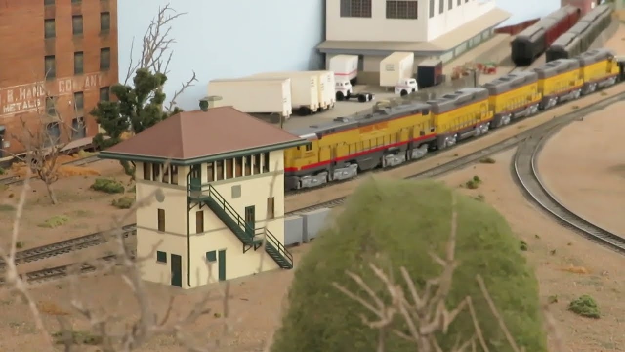 U.P ALCO C855A MANIFEST FREIGHT EMD DD35A END OF TRAIN