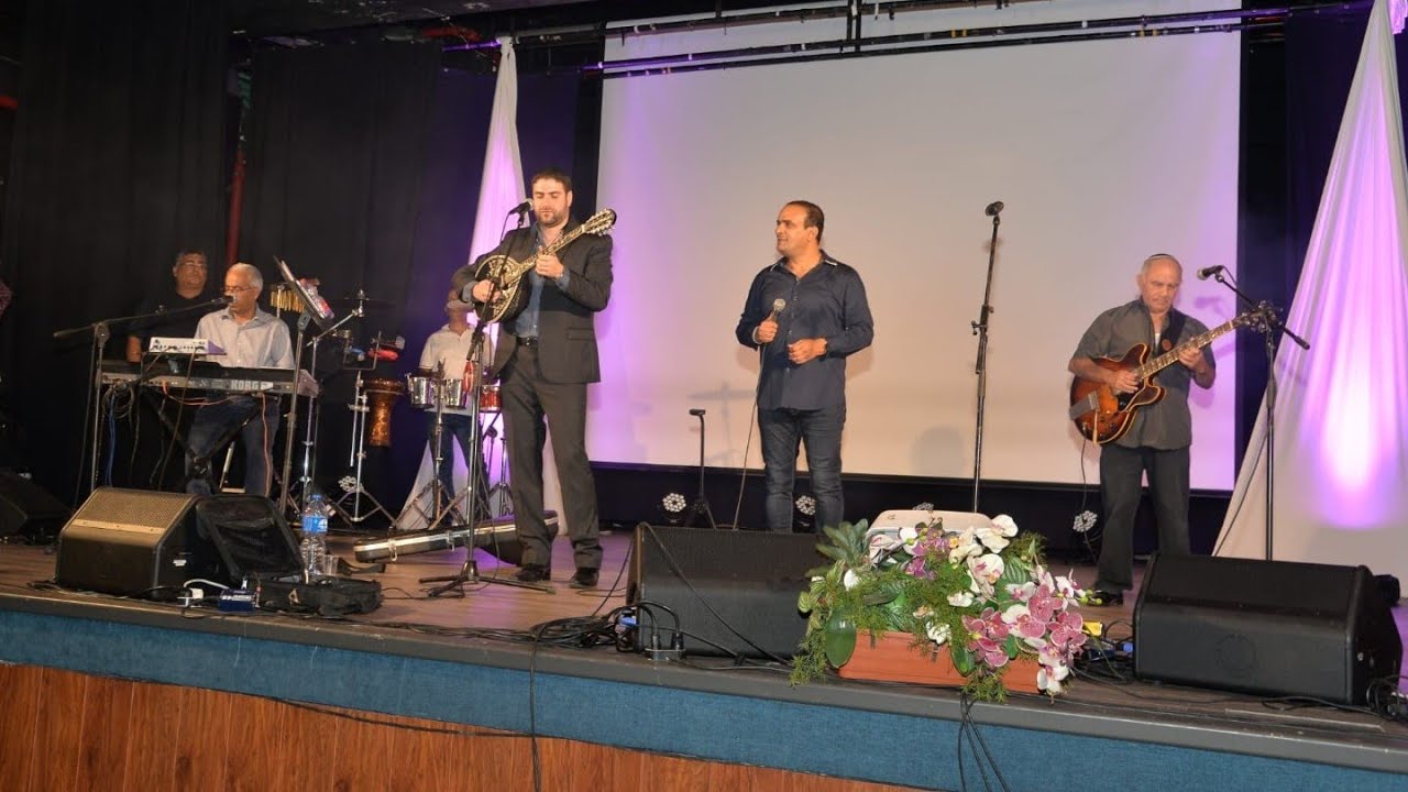 אהרון ירימי מארח את אלירן אלבז מופע באולם שרת פ"ת | כתבה אורן והכובע | Aharon Yirimi & Eliran Elbaz