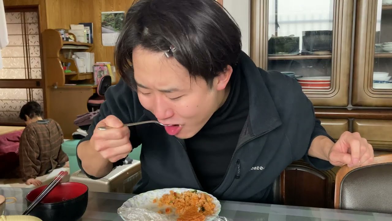 オゴオゴ・ニュピ・オメドでKISS