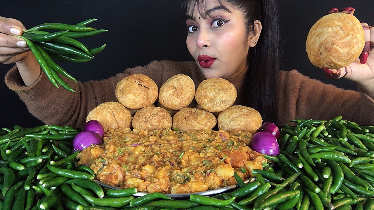 EATING KACHORI ALOO CHOKHA WITH GREEN CHILLI | SPICY FOOD | BIG BITES SHOW | MESSY ASMR MUKBANG