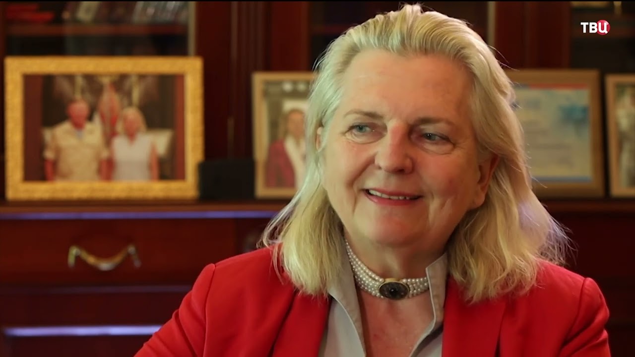 История громкого политического побега. Почему экс-глава МИДа Австрии Карин Кнайсль выбрала Россию?