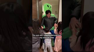 “Aliens Took My Dad! 😱 Scaring My Kids with an Alien Costume (Hilarious Prank)”