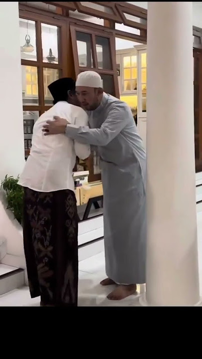 Kh Anwar Zahid sowan ke rumah Habib Bidin