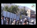 الوقفة الاحتجاجية التي نفذها ابناء تعز امام بيت توفيق عبدالرحيم