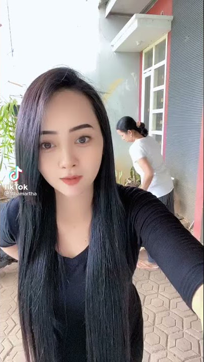 goyang tiktok peluk erat tubuhku