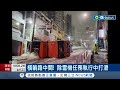 南韓大雪災情不斷! 愛車失控往下滑 韓男肉身擋車成&quot;夾心&quot;喪命 首爾積雪近14cm創紀錄 結冰斷電癱瘓交通 15公尺擋土牆不敵凍融崩塌｜記者 顏馨宜｜【國際局勢】20240223｜三立iNEWS