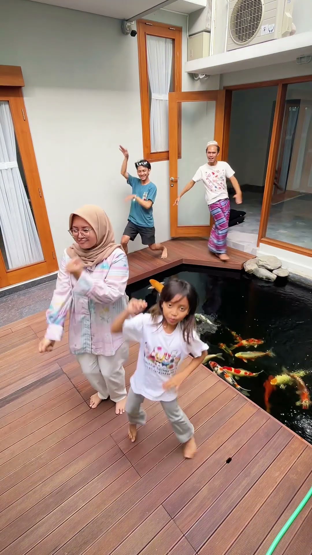 DI GOYANG DULU GUYSS ??... #leika #shorts
