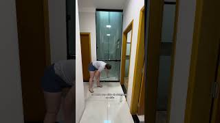 Lavando A Janela De 3 Metros De Altura Ção