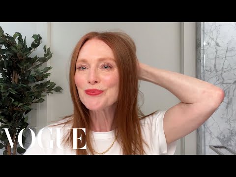 Julianne Moore’s Guide to Flattering Makeup for Redheads | Beauty Secrets | Vogue