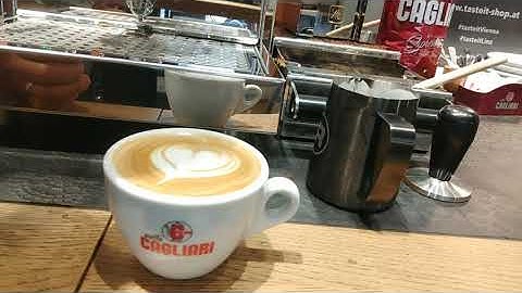 Latte Art using ECM Espresso Machine at Inner City Vienna Austria #baristamrreal