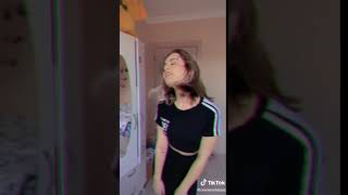 Cemre Solmaz Yüreğimde Derman Yok Resimi